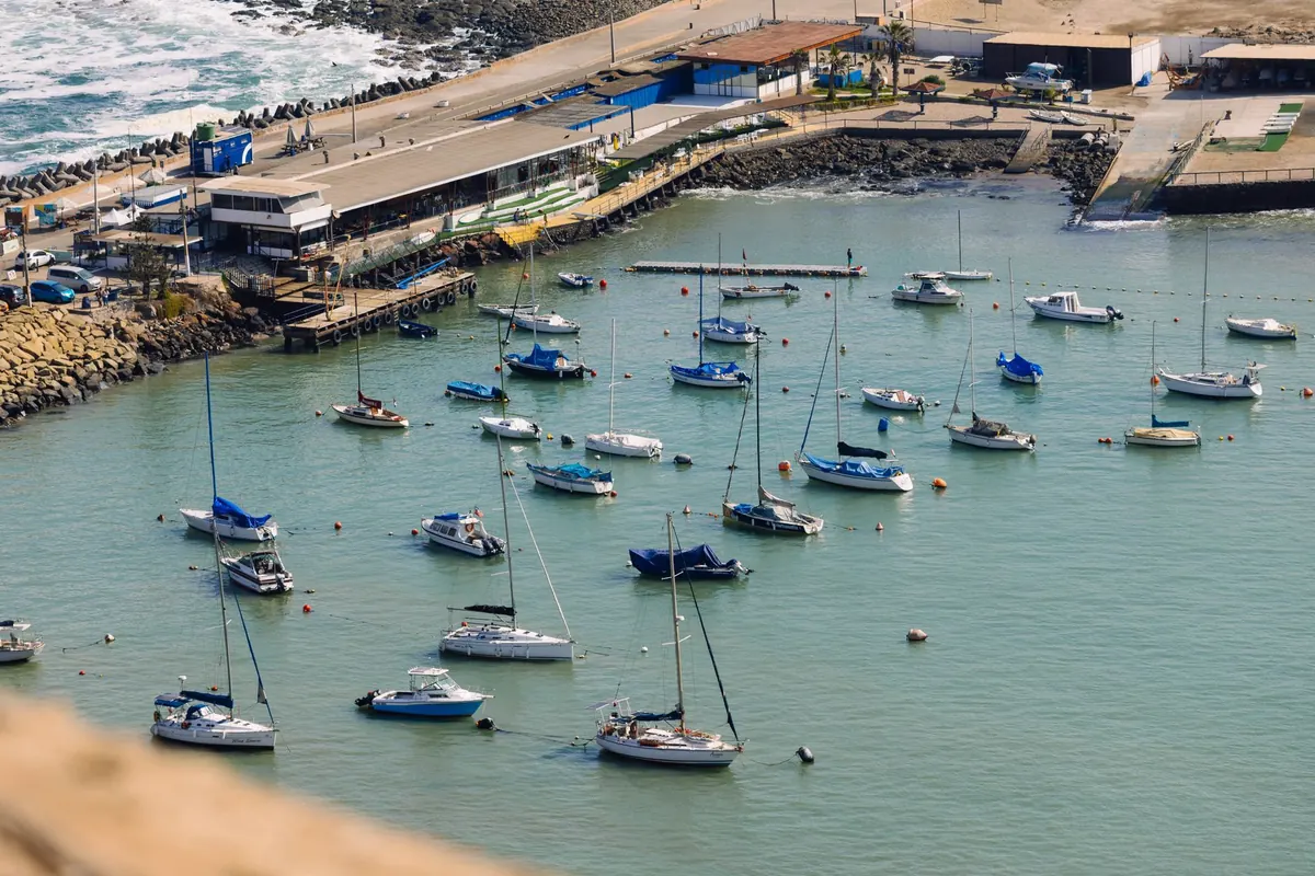Embarcaciones en el puerto de Arica