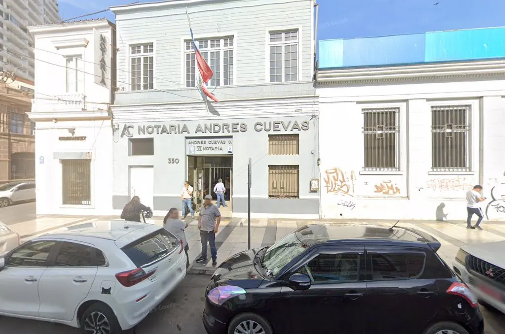 Edificio de la Notaría Andrés Cuevas en Luis Uribe 330, donde está la oficina en el segundo piso